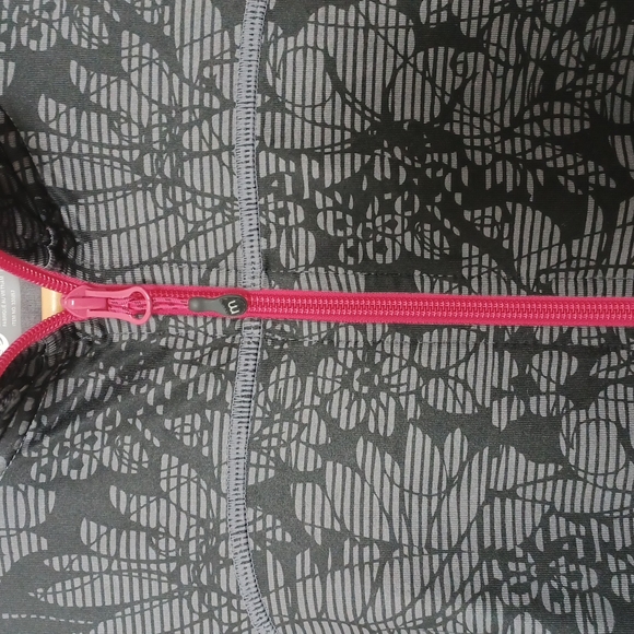 ✨3/$25✨ Mondetta Gray and Pink Floral Athletic Jacket - S - Picture 4 of 11